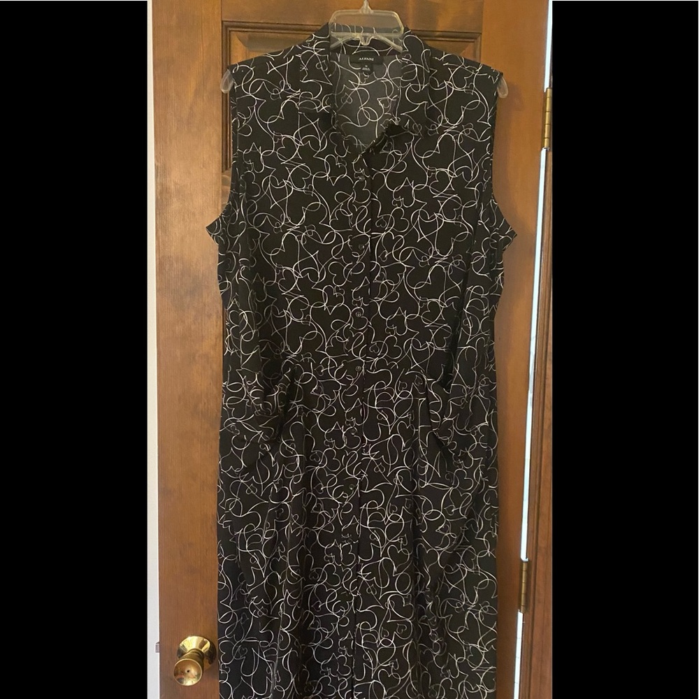 Black & white sleeveless Alfani dress w/pockets!